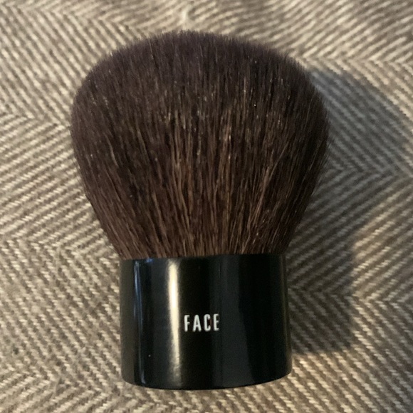 New Bobbi Brown face brush - Picture 2 of 2